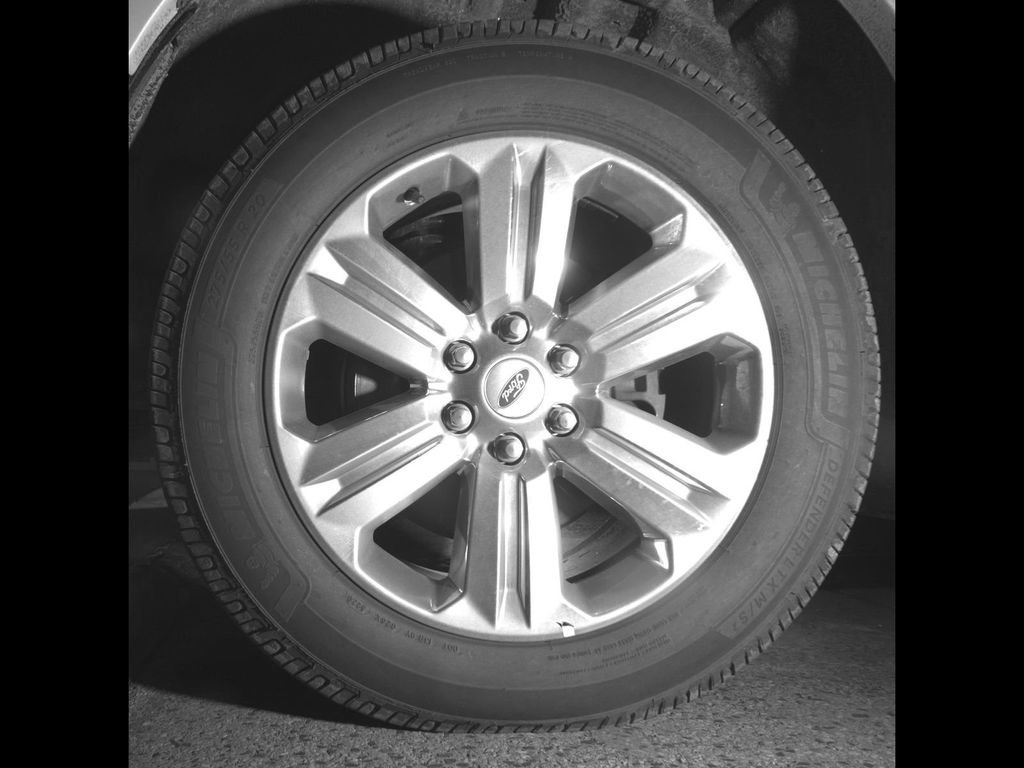 Used 2018 Ford F150 Lariat w/ Equipment Group 502A Luxury image 9