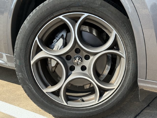 Used 2023 Alfa Romeo Stelvio Ti AWD/4WD image 9