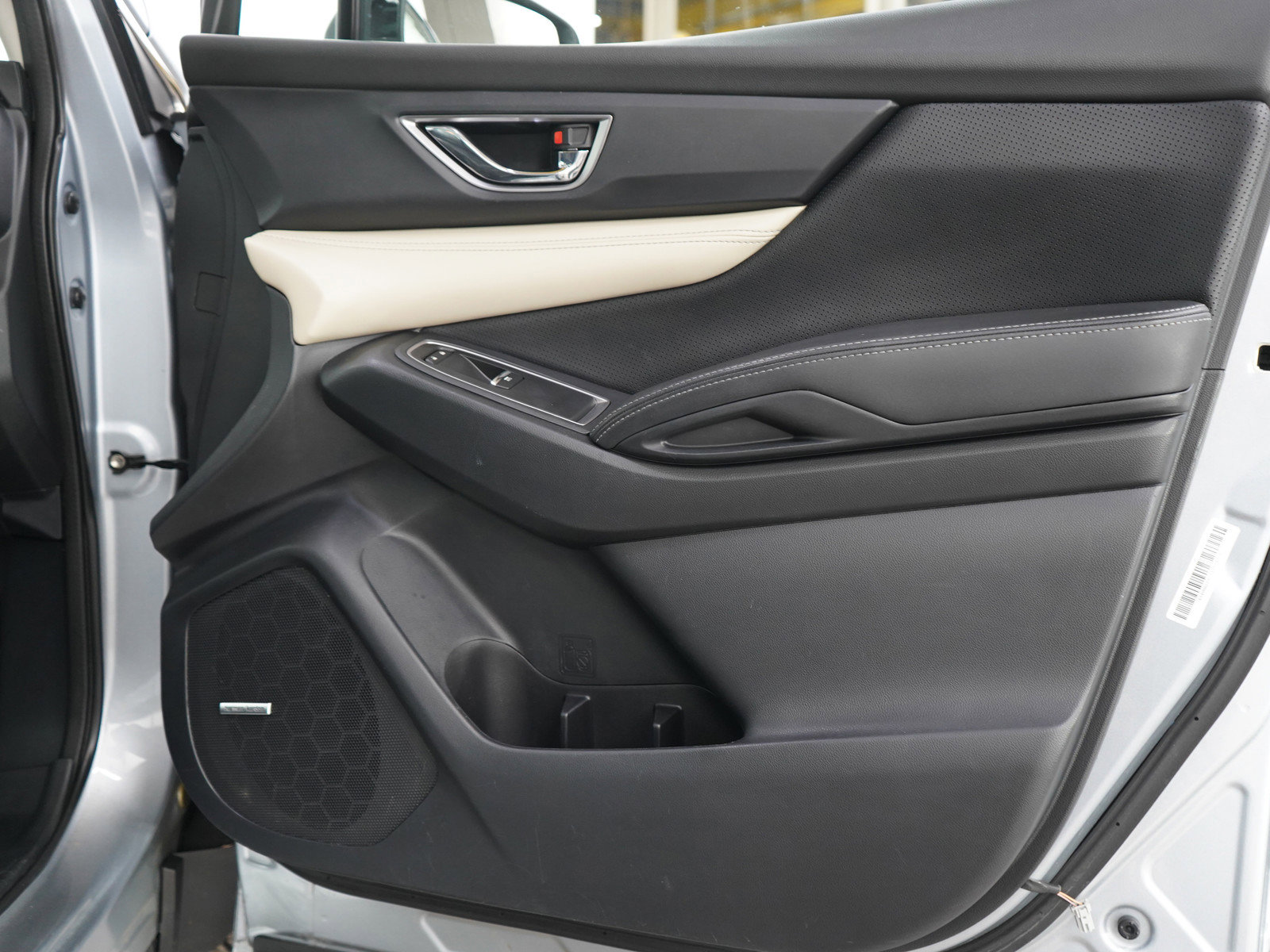 Used 2020 Subaru Ascent Limited w/ Technology Package AWD/4WD image 9