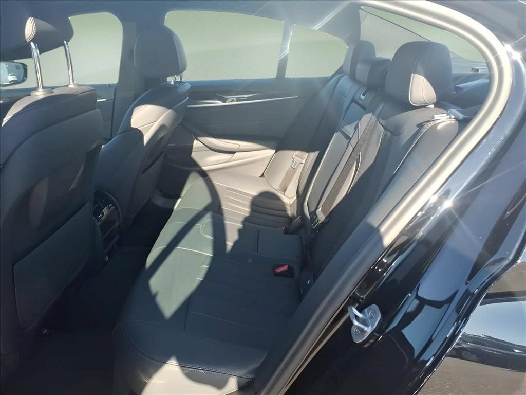 Used 2023 BMW 530e xDrive AWD/4WD image 9