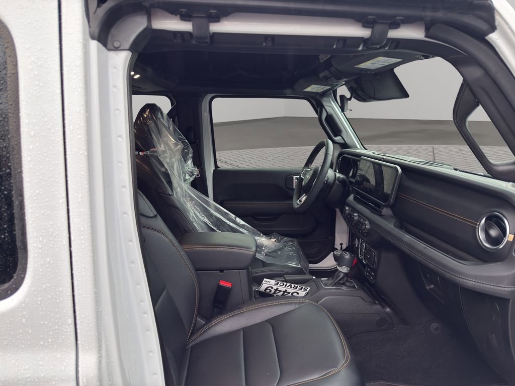 Used 2024 Jeep Wrangler Sahara image 15