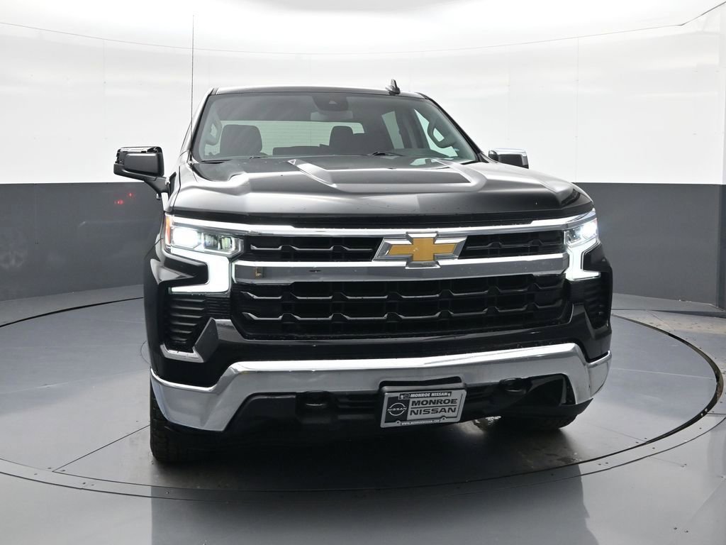 Used 2022 Chevrolet Silverado 1500 LT AWD/4WD image 2