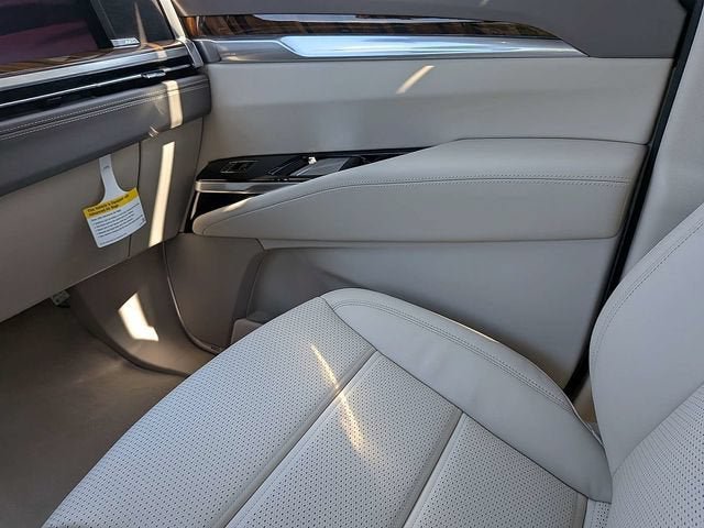 New 2026 Cadillac Escalade ESV Platinum Luxury w/ LPO, Floor Liner Package AWD/4WD image 21
