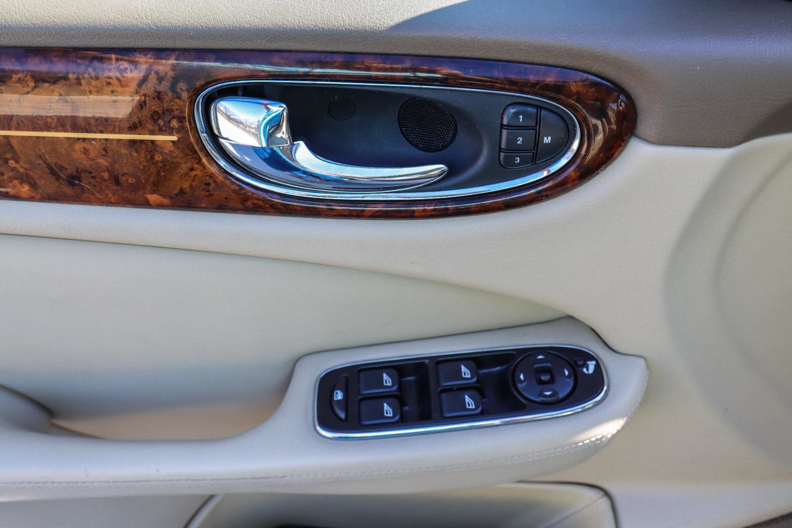 Used 2008 Jaguar XJ8 L image 33