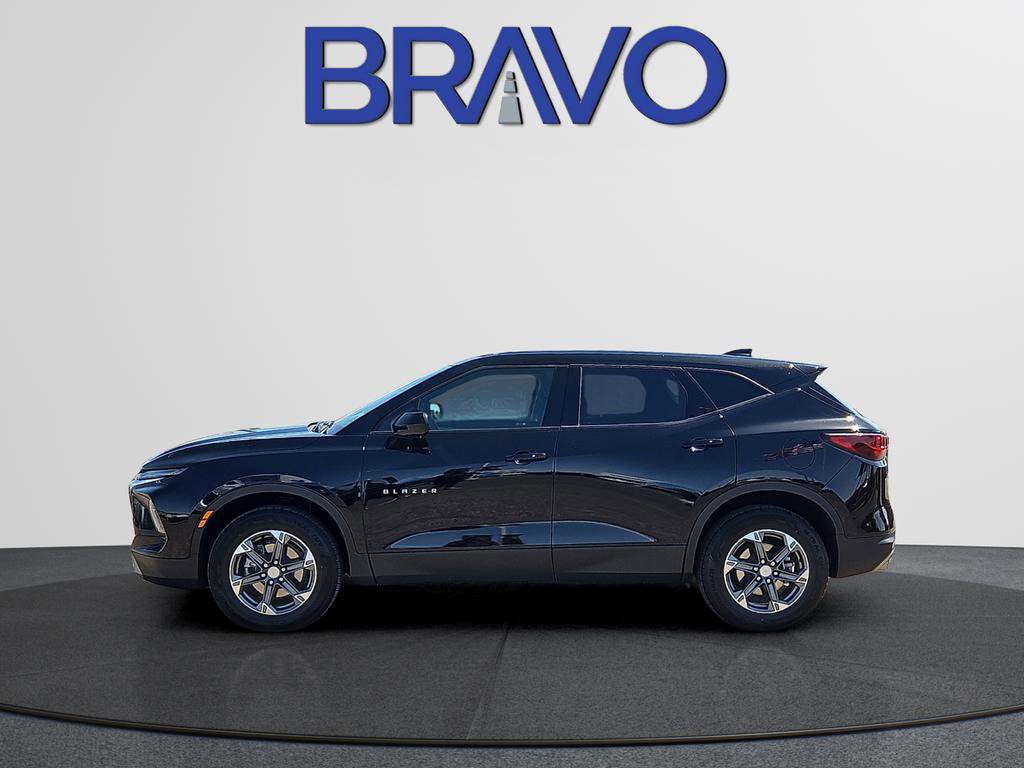 Used 2025 Chevrolet Blazer LT FWD image 6