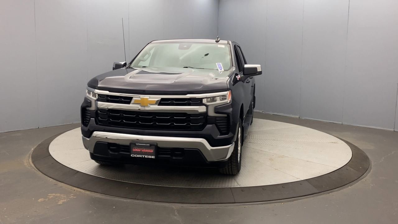 Used 2022 Chevrolet Silverado 1500 LT w/ Z71 Off-Road Package AWD/4WD image 8