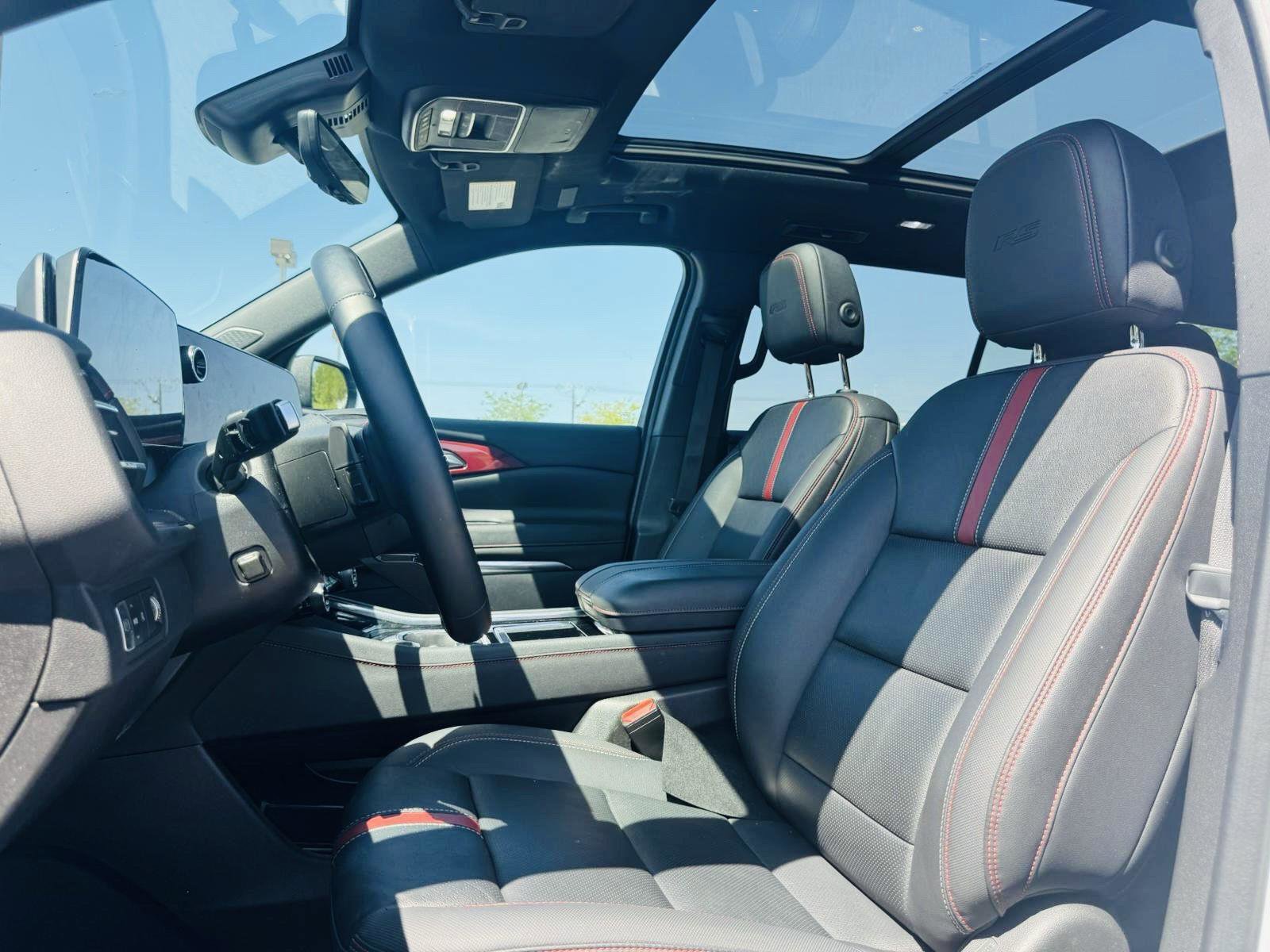 Used 2024 Chevrolet Traverse RS image 23