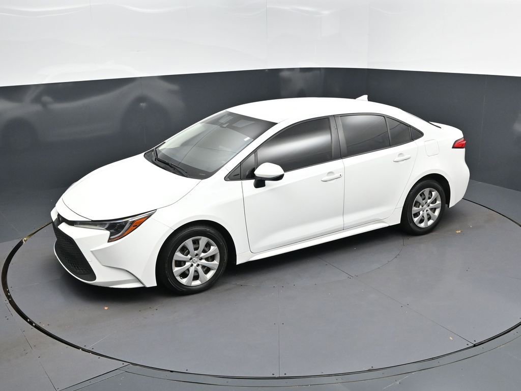 Used 2022 Toyota Corolla LE FWD image 1