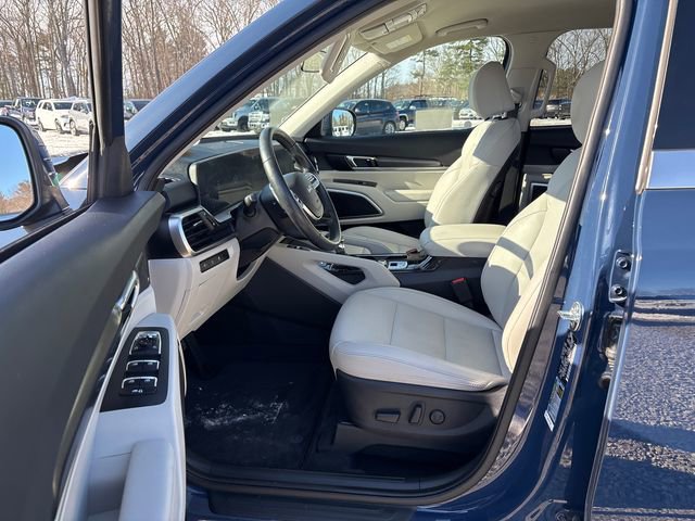 Used 2024 Kia Telluride S image 29