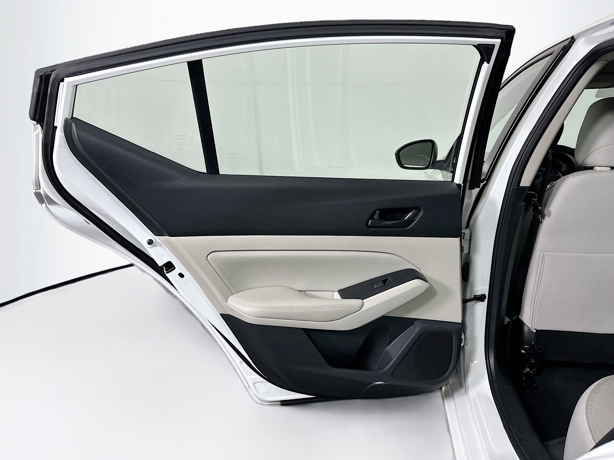 Used 2025 Nissan Altima 2.5 SV image 25