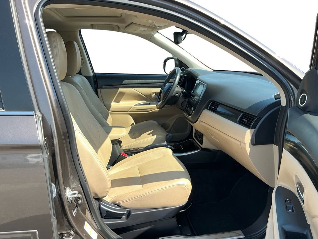 Used 2017 Mitsubishi Outlander SEL image 22