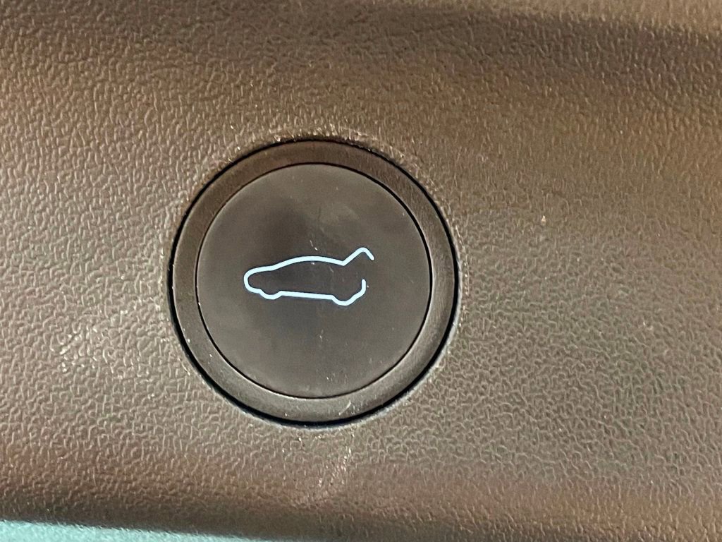 Used 2022 Tesla Model Y Long Range image 19