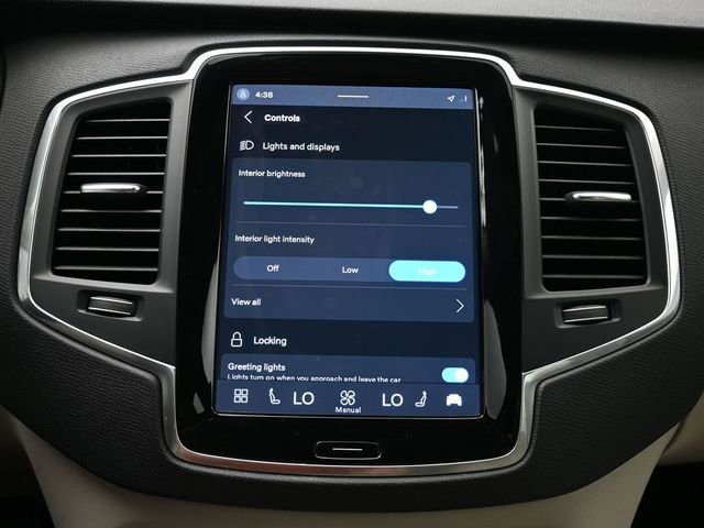 Used 2023 Volvo XC90 B5 Core w/ Protection Package Premier image 16