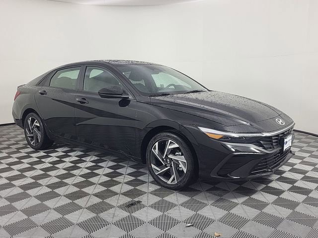 Certified 2025 Hyundai Elantra SEL image 12