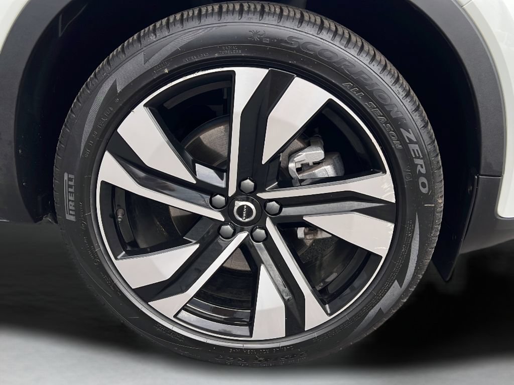 Used 2024 Volvo XC40 B5 Plus w/ Climate Package AWD/4WD image 10