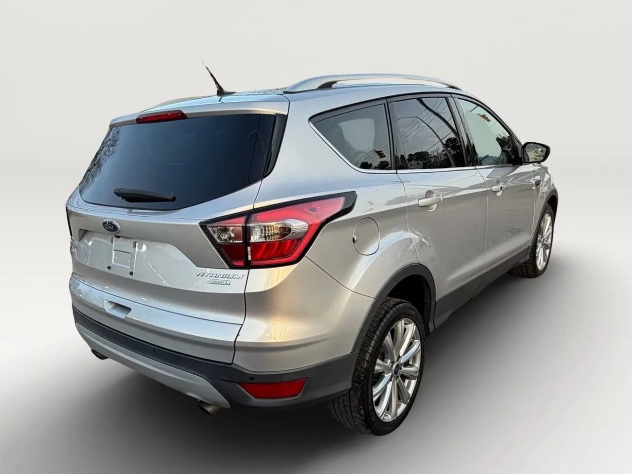 Used 2017 Ford Escape Titanium FWD image 3