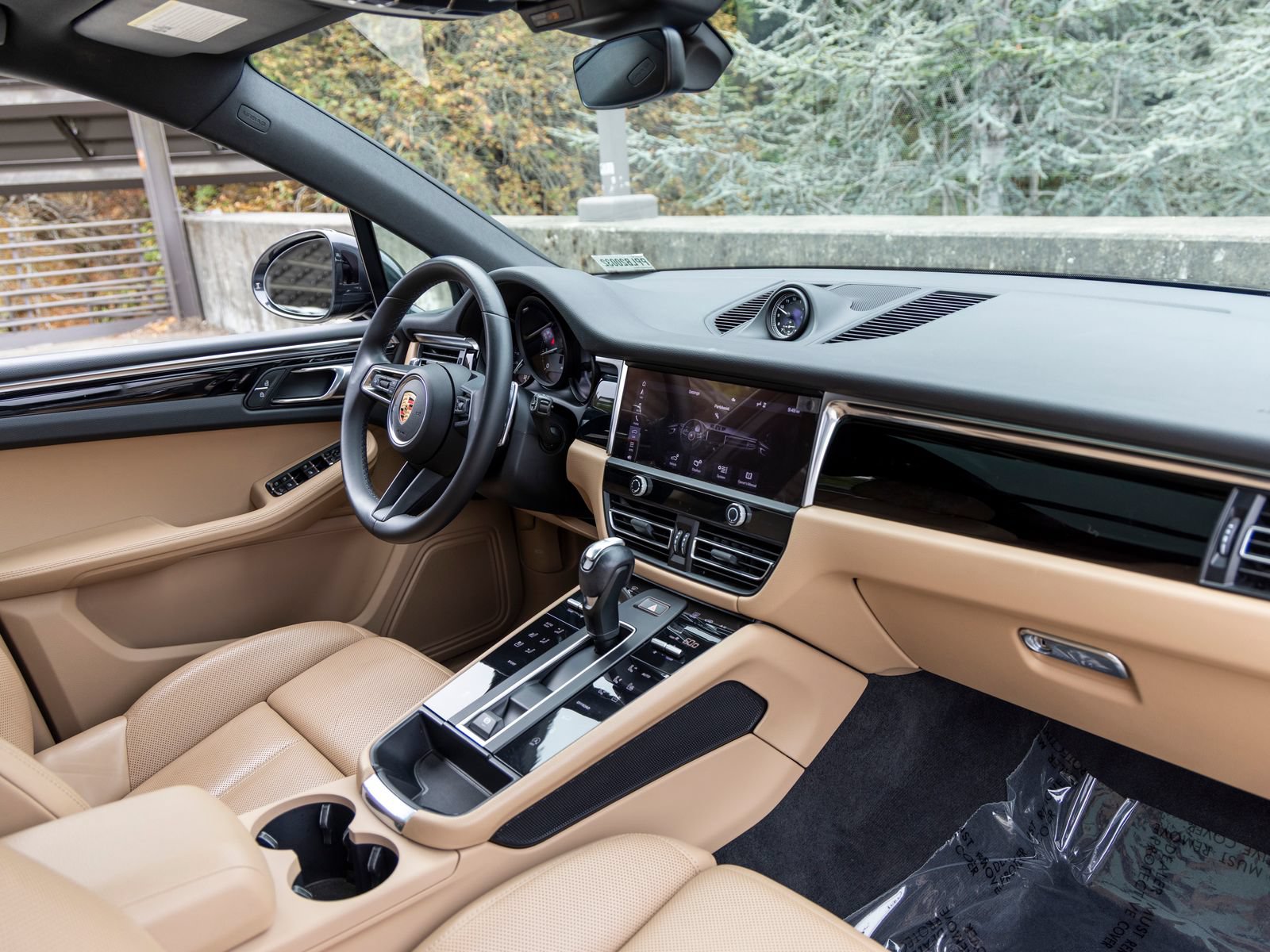 Certified 2023 Porsche Macan AWD/4WD image 60