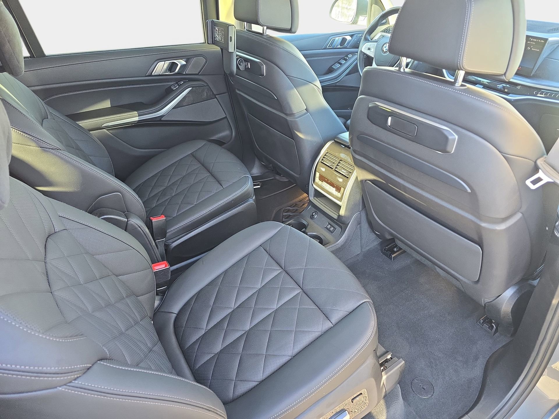 Used 2023 BMW X7 xDrive40i w/ Premium Package image 11