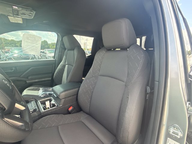Used 2024 Toyota Tacoma SR5 w/ SR5 Upgrade Package AWD/4WD image 17