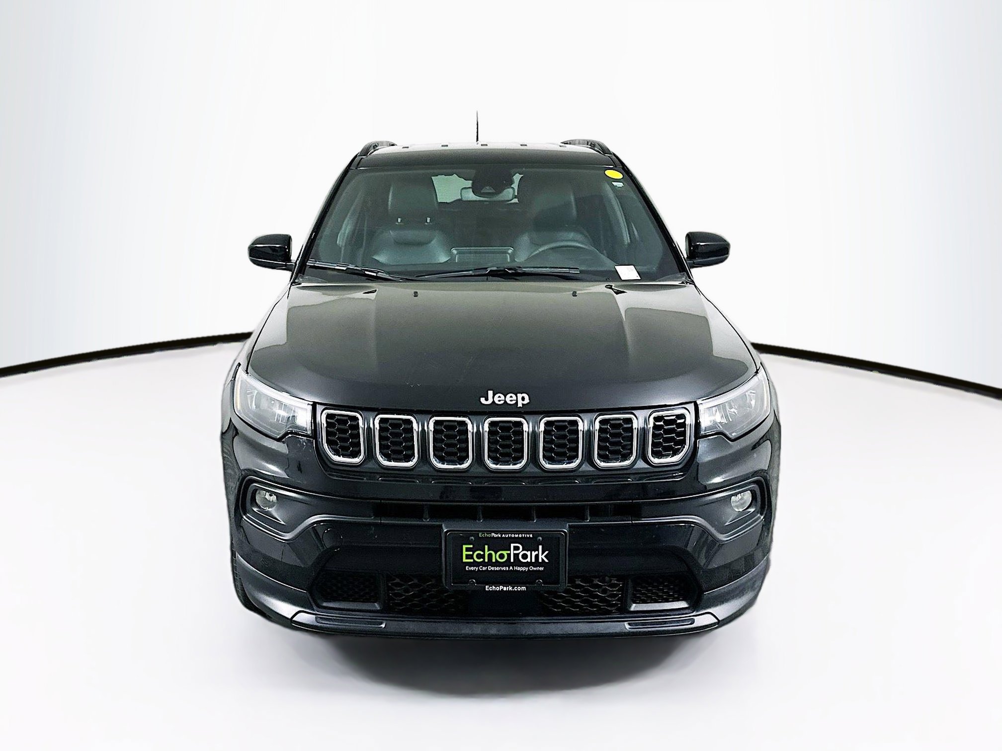 Used 2025 Jeep Compass Latitude AWD/4WD image 2