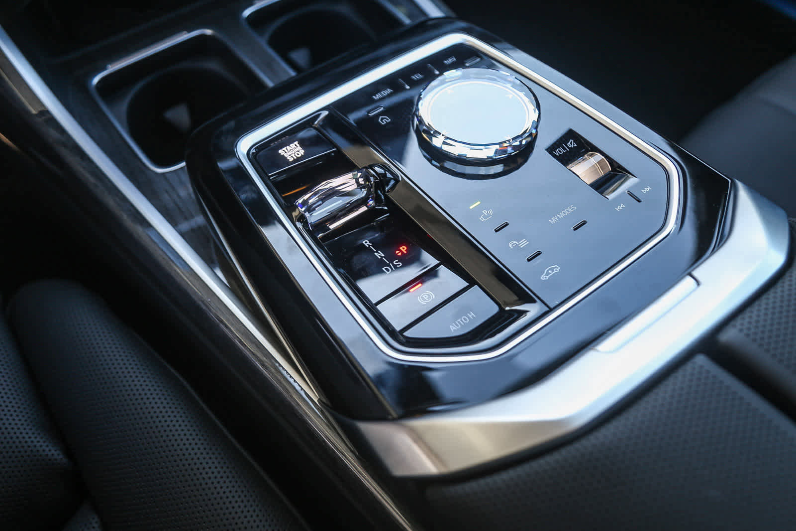 New 2026 BMW 760i xDrive w/ Premium Package image 16