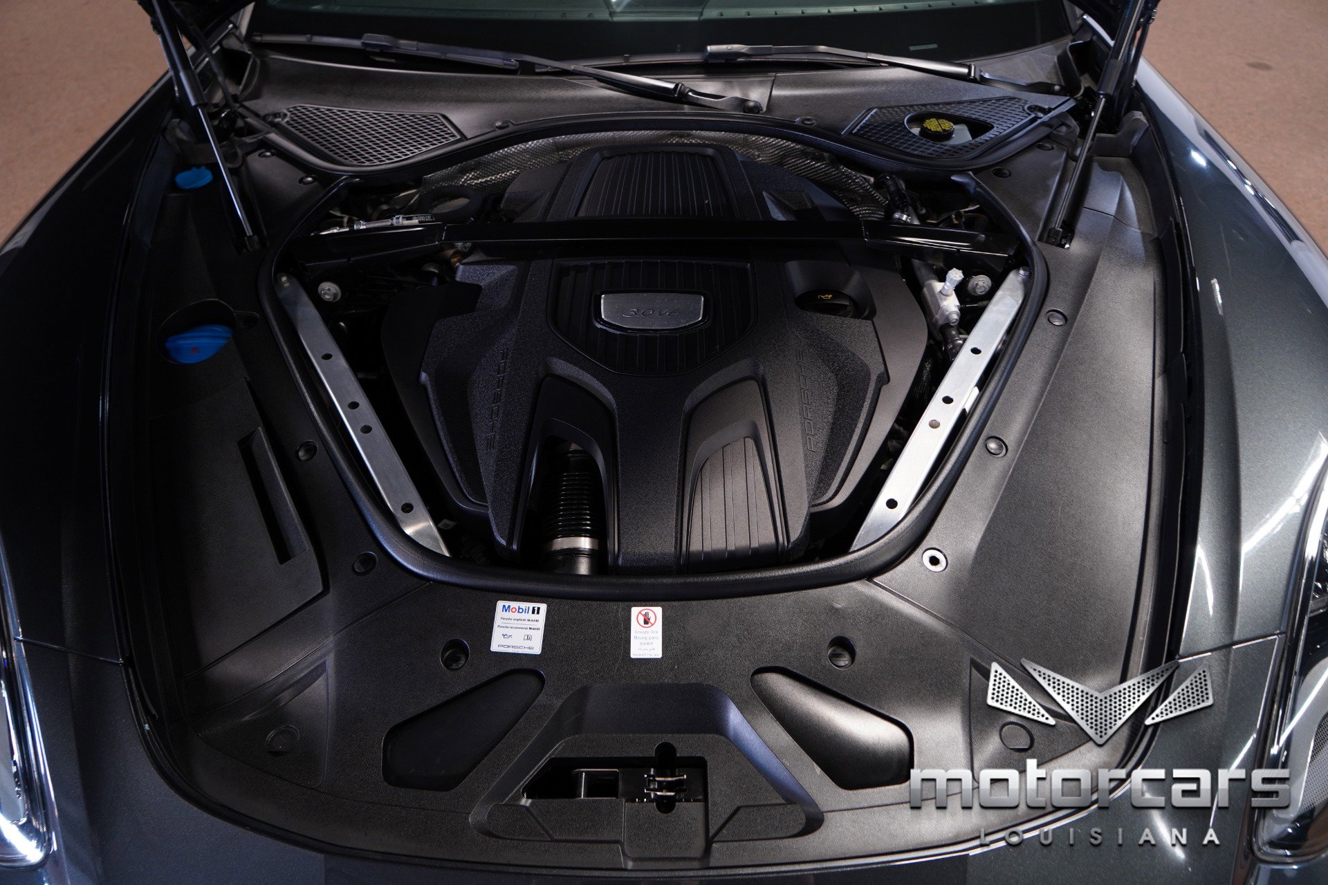 Used 2018 Porsche Panamera image 24