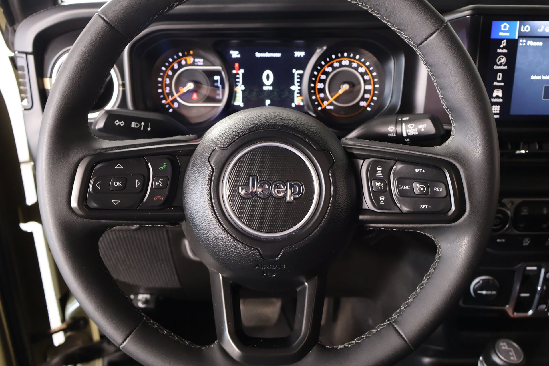 Used 2025 Jeep Gladiator Sport AWD/4WD image 3