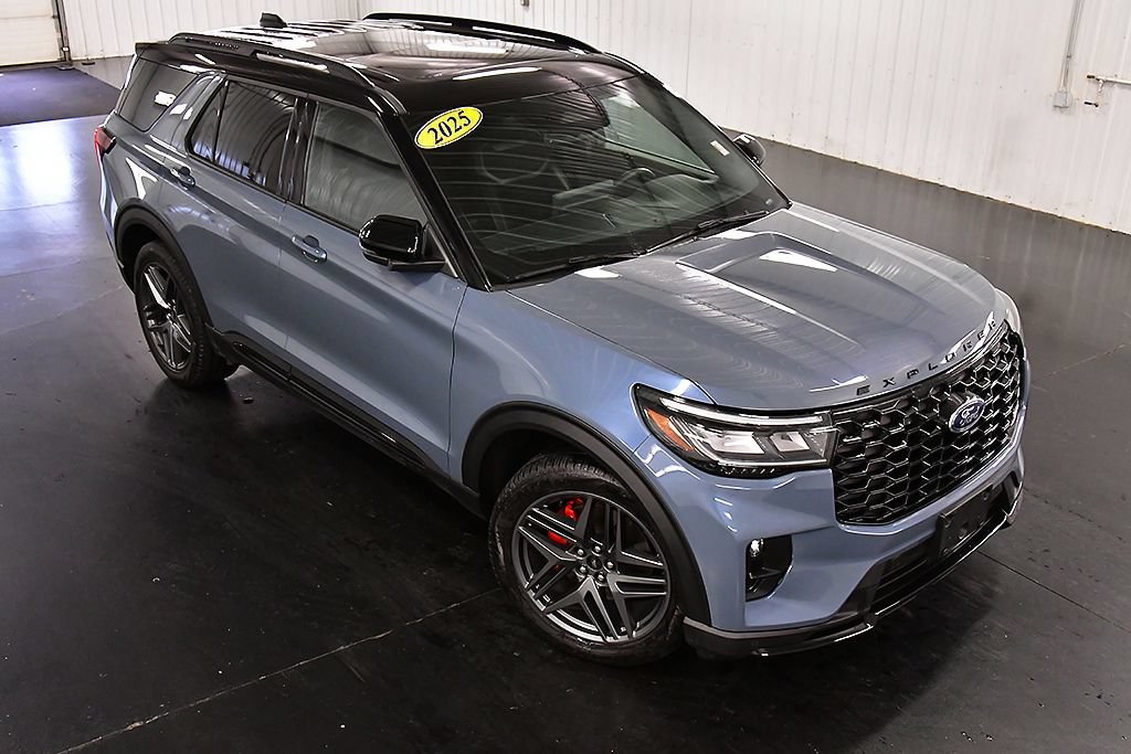 Used 2025 Ford Explorer ST AWD/4WD image 11