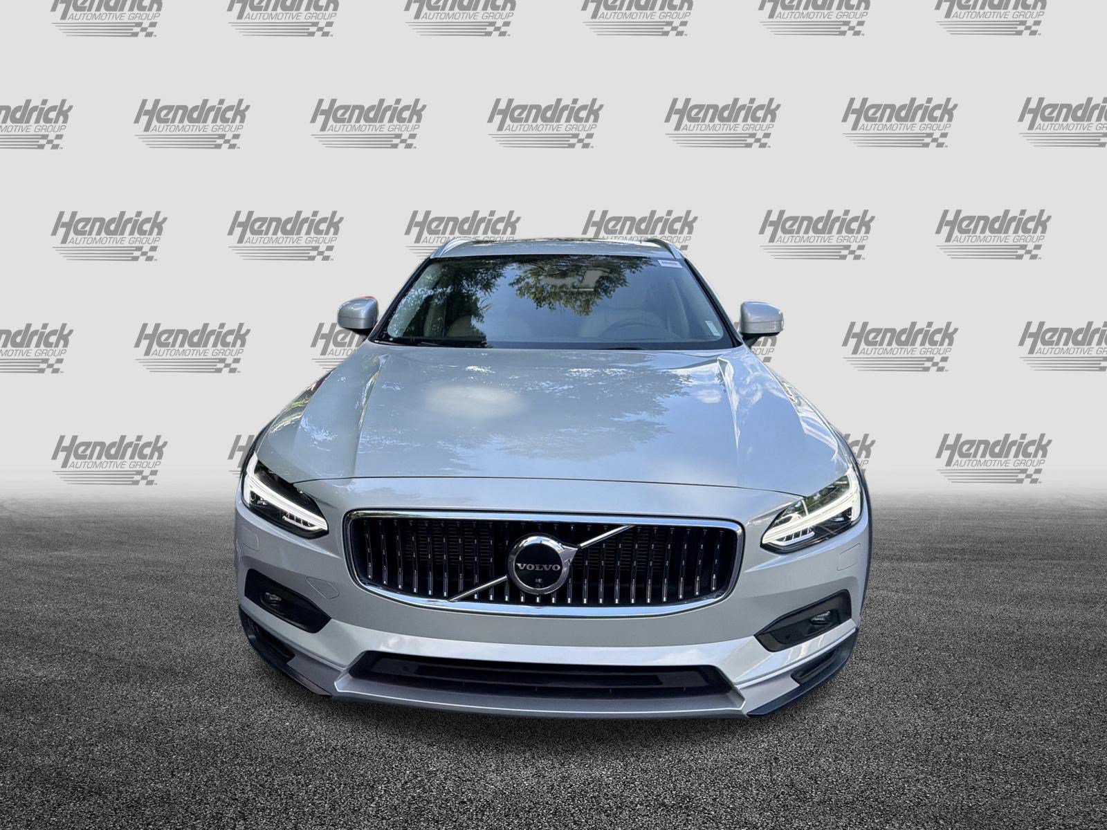Used 2021 Volvo V90 T6 Cross Country AWD/4WD image 3