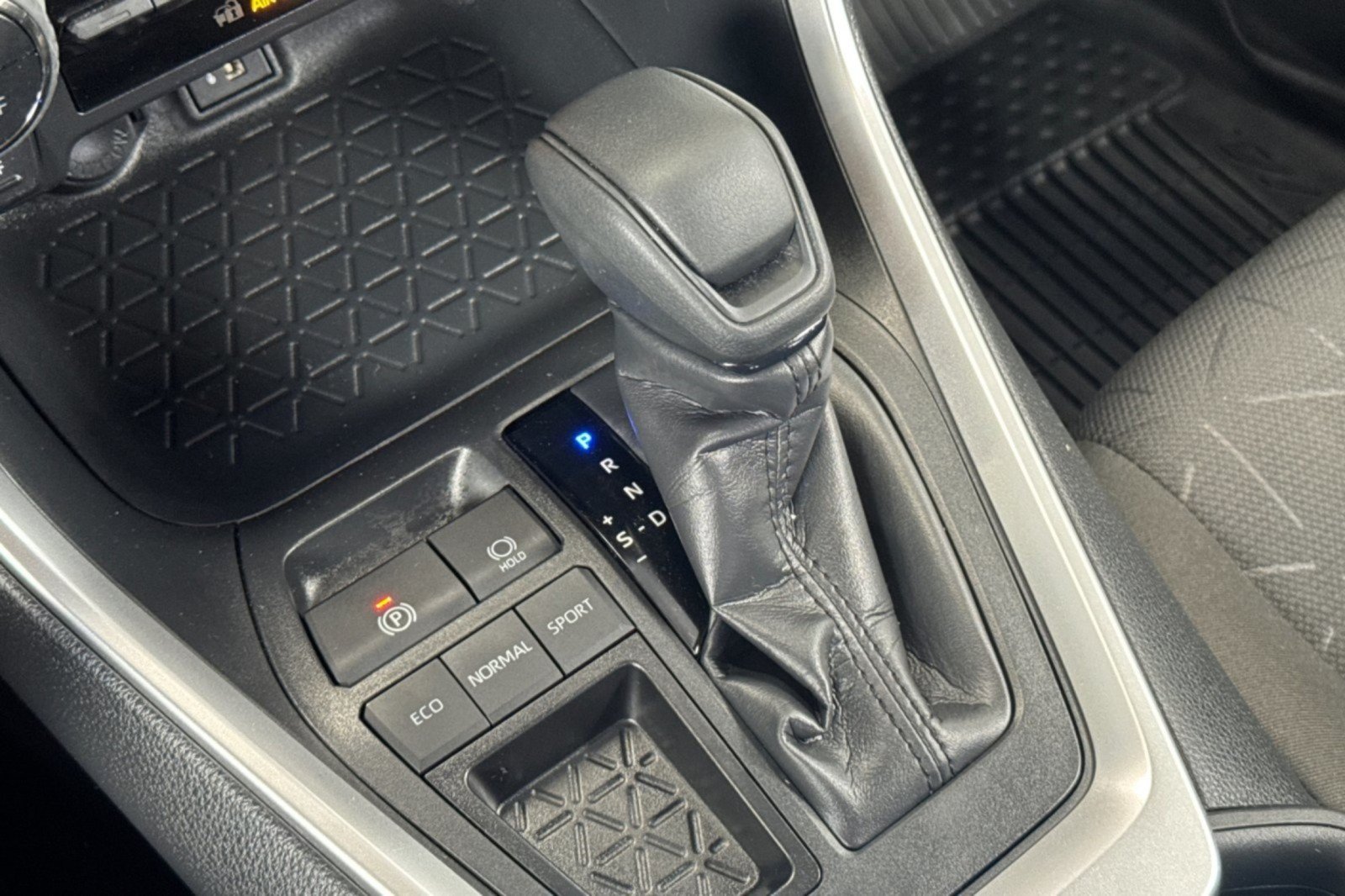 Certified 2025 Toyota RAV4 XLE FWD image 20