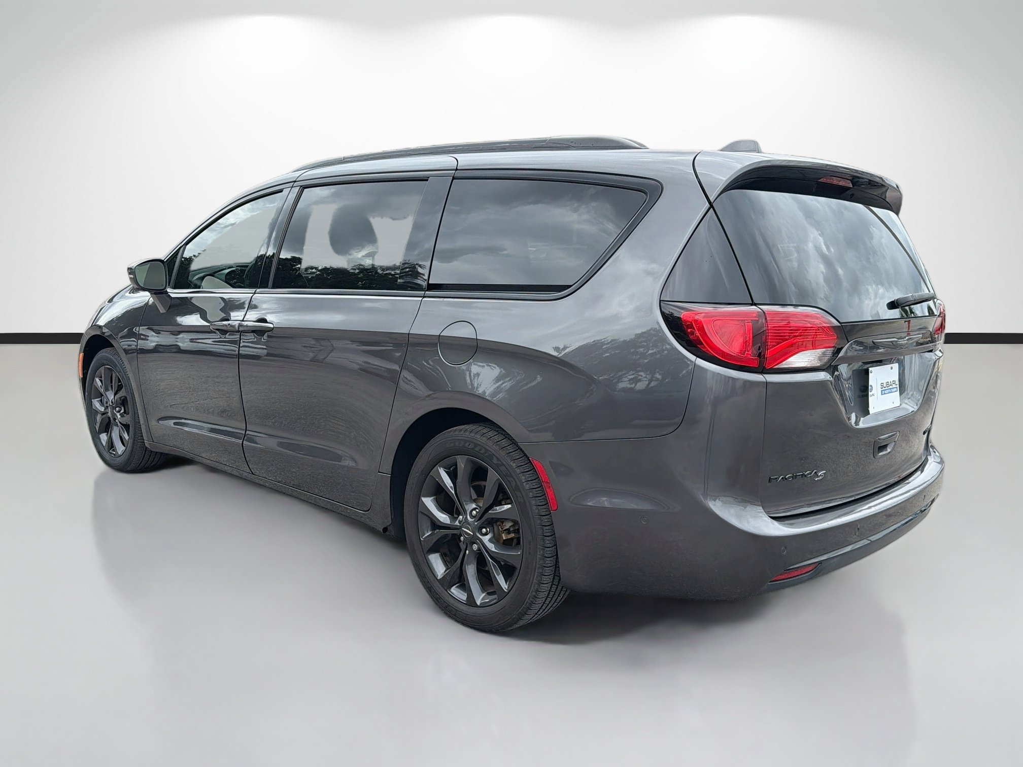 Used 2019 Chrysler Pacifica Limited w/ Advanced Safetytec Group FWD image 5