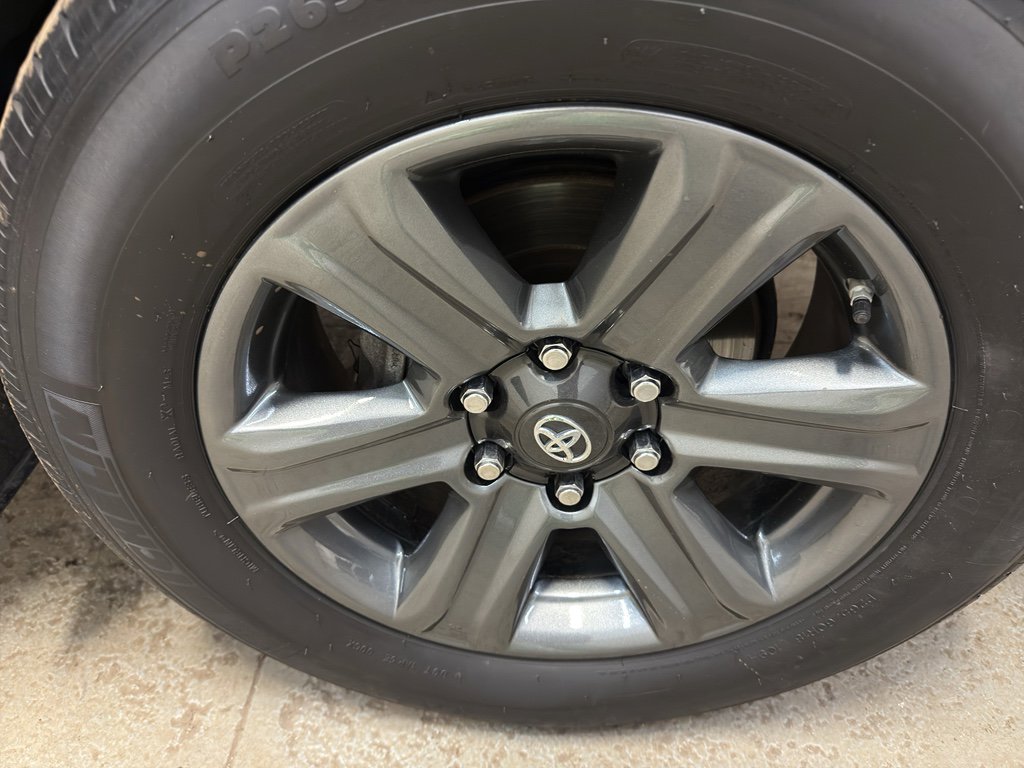 Used 2016 Toyota Tacoma Limited w/ Towing Package image 34