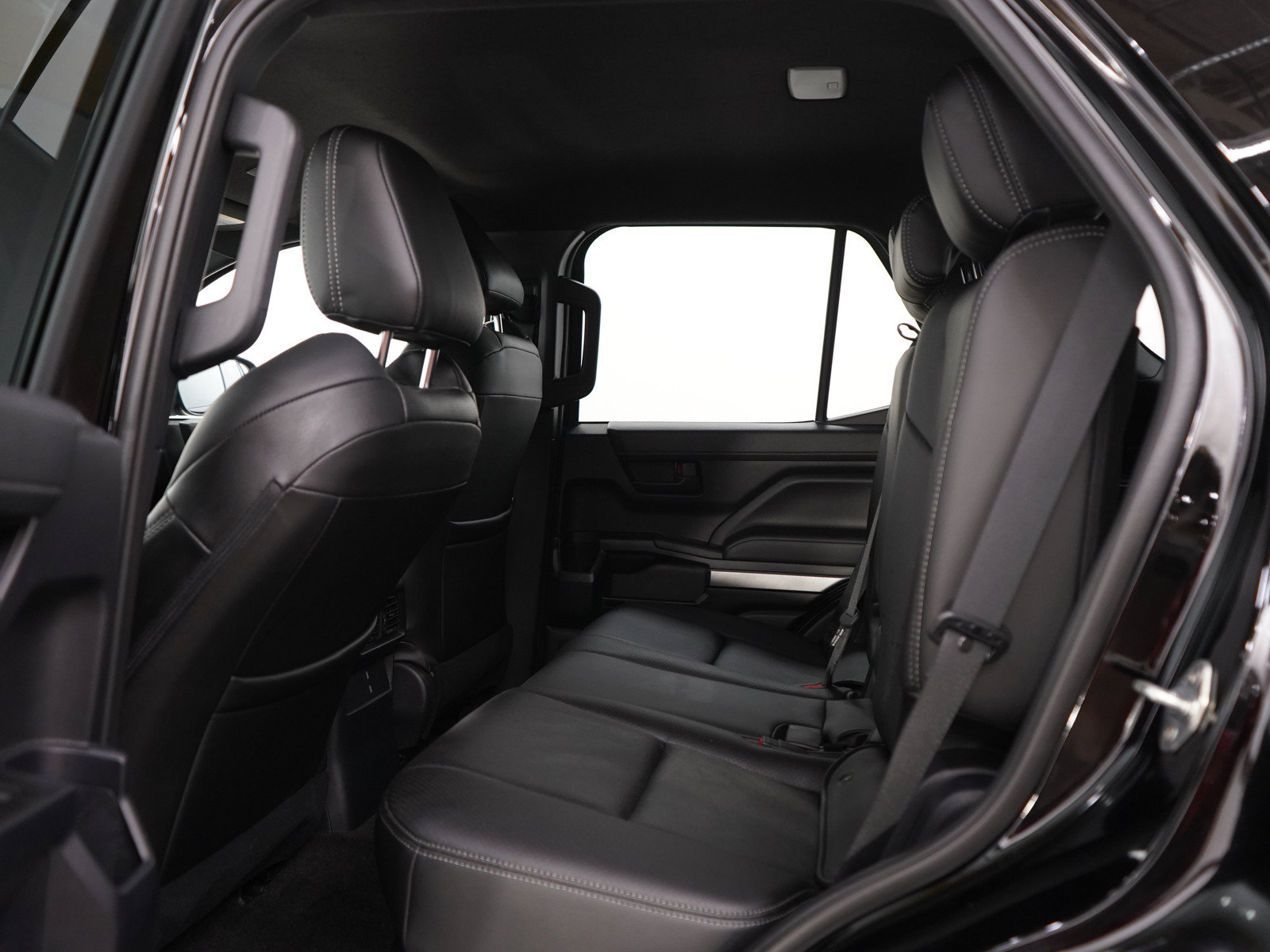 Used 2025 Toyota 4Runner SR5 AWD/4WD image 18