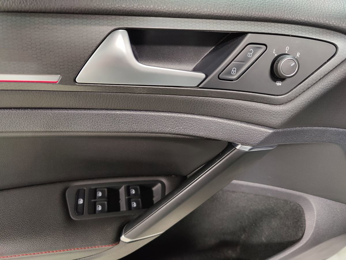 Used 2019 Volkswagen GTI SE w/ SE Experience Package image 19