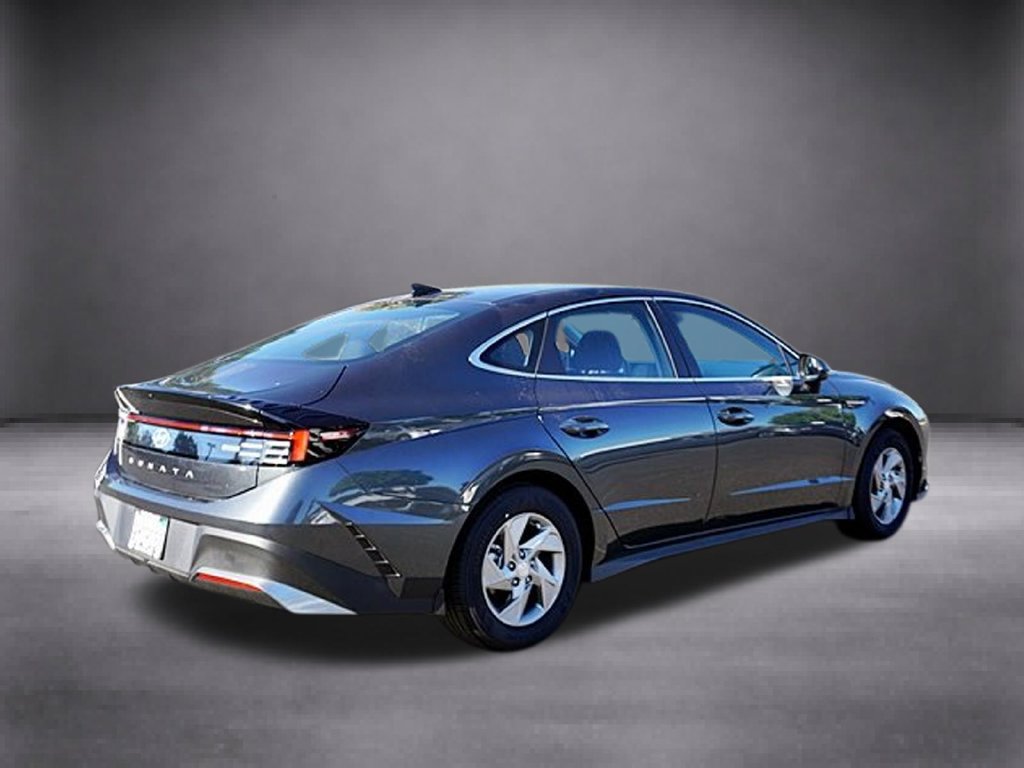 Used 2026 Hyundai Sonata SE FWD image 9