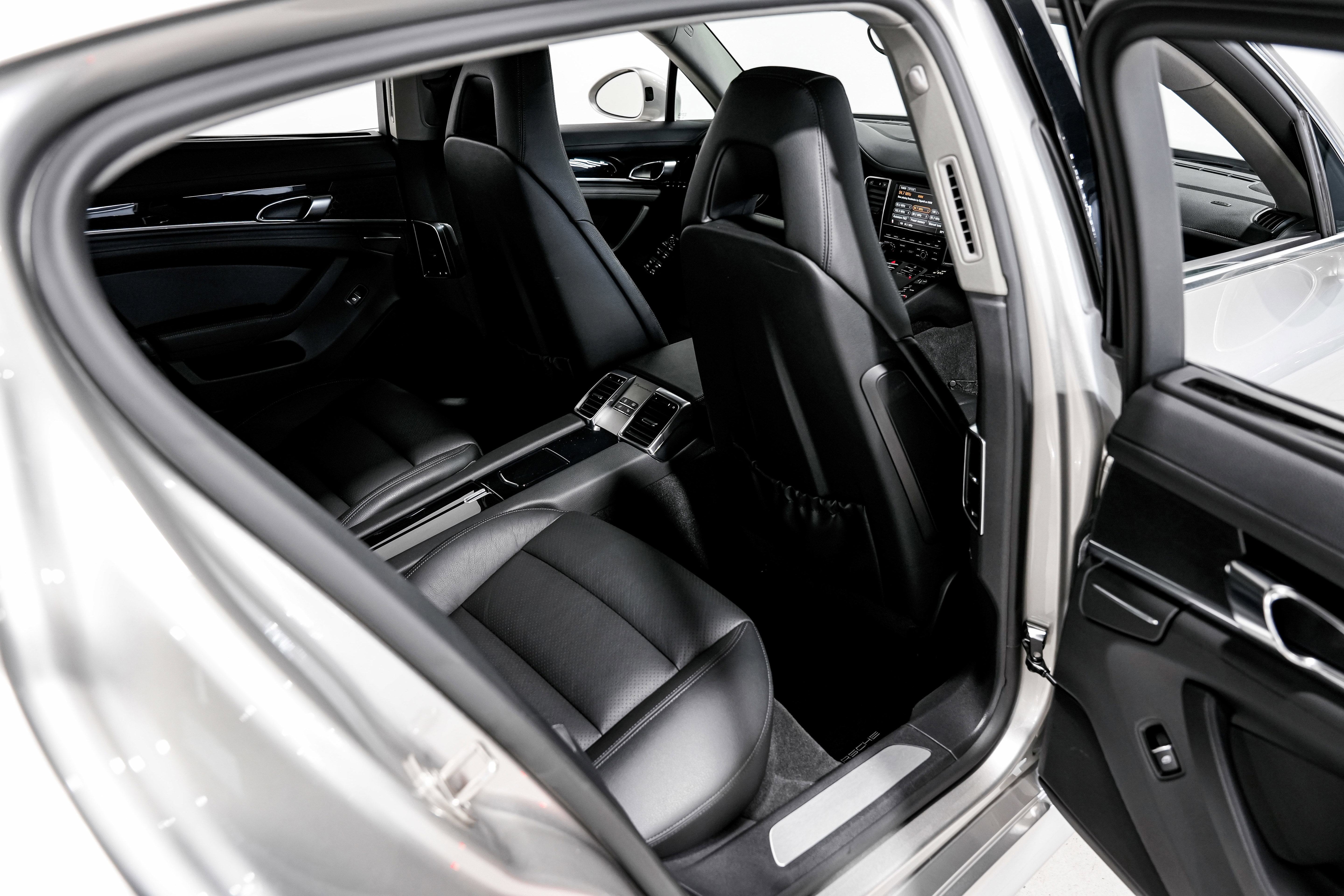 Used 2012 Porsche Panamera 4S image 28