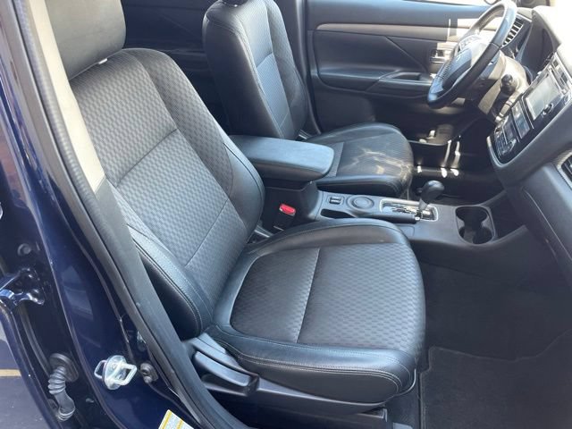 Used 2015 Mitsubishi Outlander SE FWD image 41