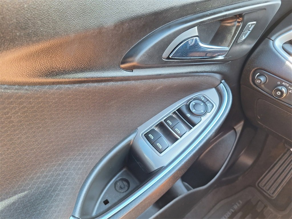 Used 2022 Chevrolet Malibu LT image 18