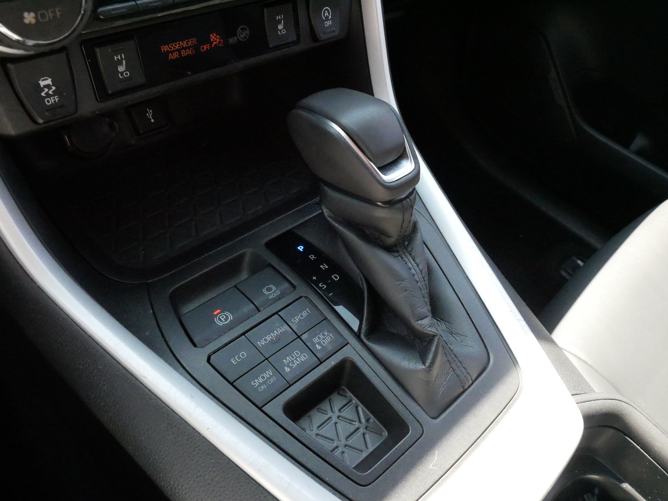Certified 2021 Toyota RAV4 XLE Premium AWD/4WD image 24