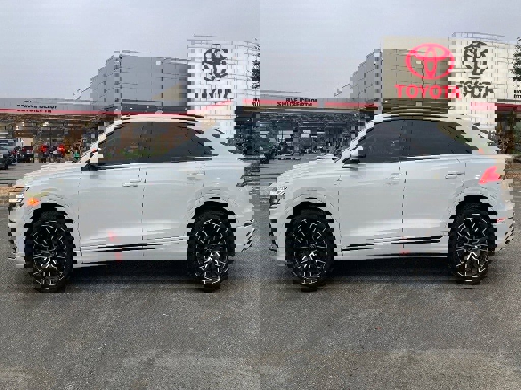 Used 2019 Audi Q8 Prestige w/ Luxury Package image 7