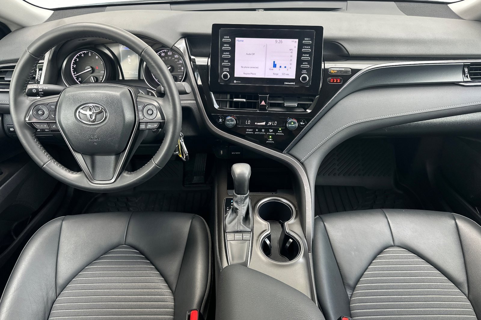 Used 2024 Toyota Camry SE image 12