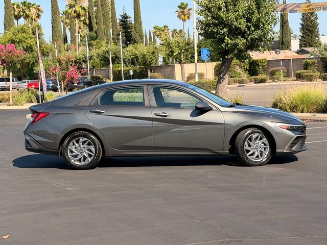 Used 2024 Hyundai Elantra SEL FWD image 4