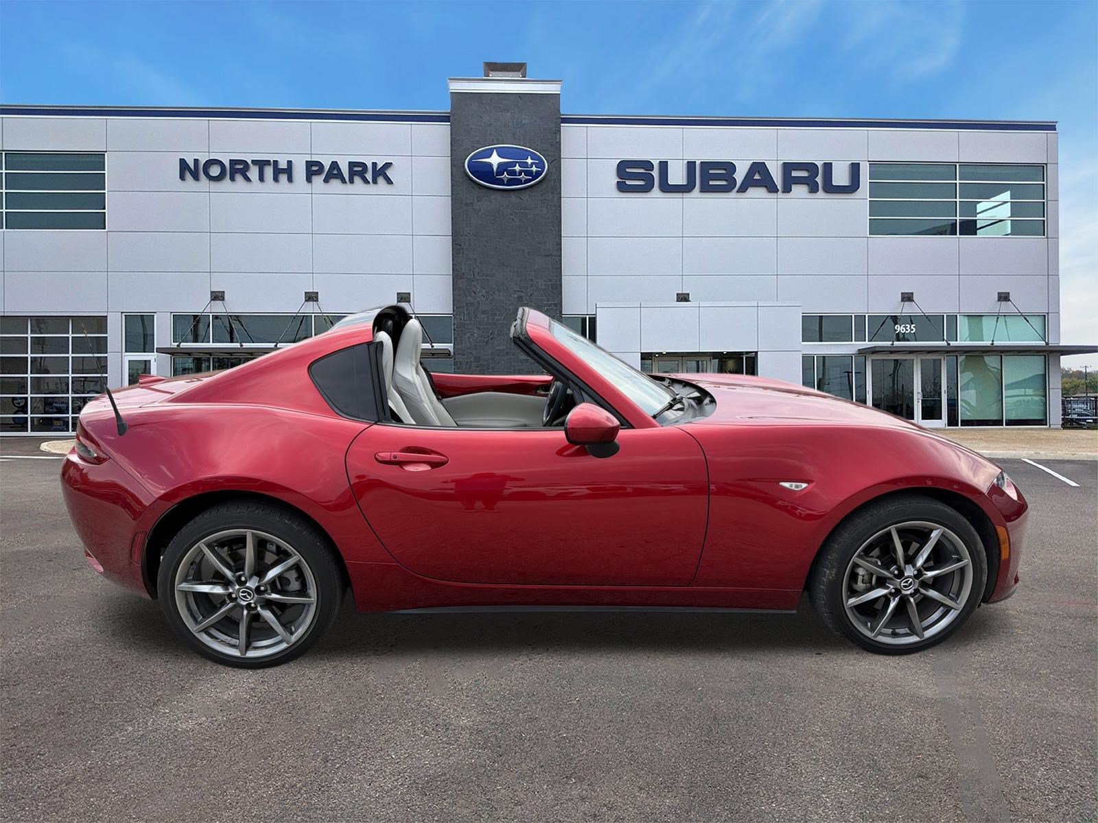 Used 2021 MAZDA MX-5 Miata RF Grand Touring RWD image 3