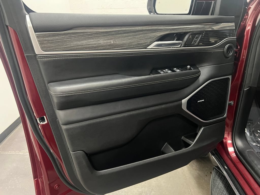 Certified 2022 Jeep Wagoneer Series III RWD image 10