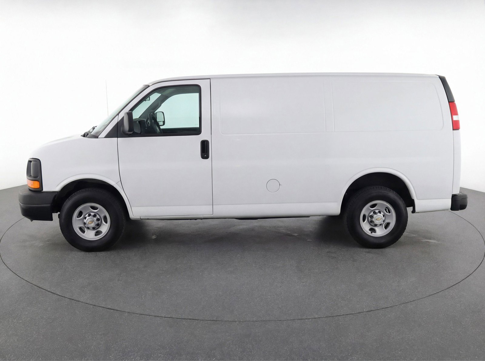 Used 2025 Chevrolet Express 3500 LT w/ LT Preferred Equipment Group image 5