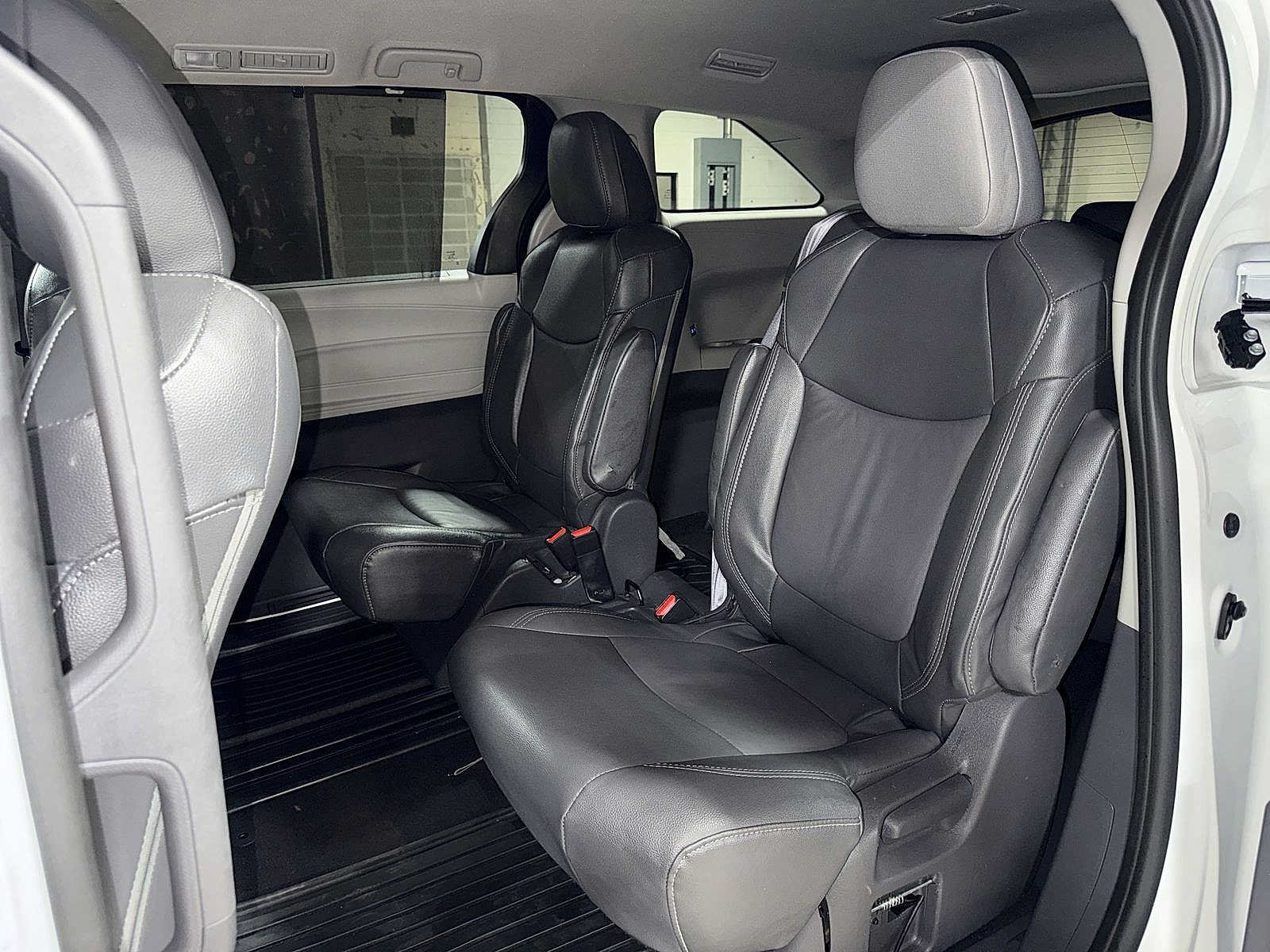 Certified 2021 Toyota Sienna LE AWD/4WD image 17