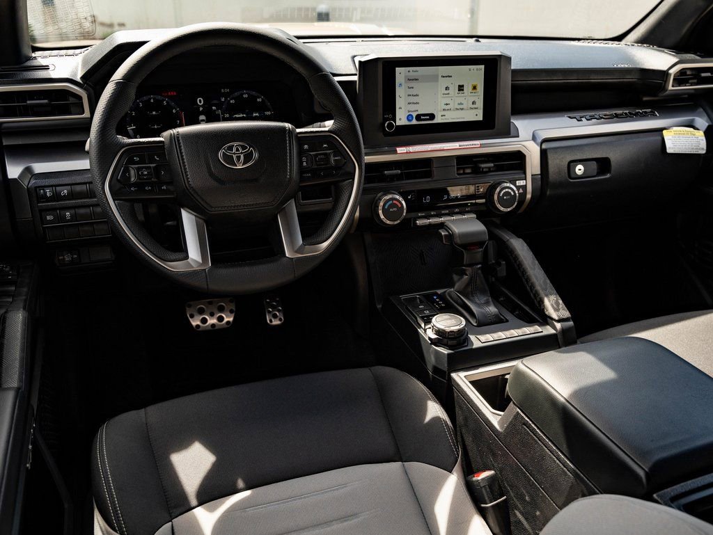 Used 2025 Toyota Tacoma TRD Sport AWD/4WD image 4