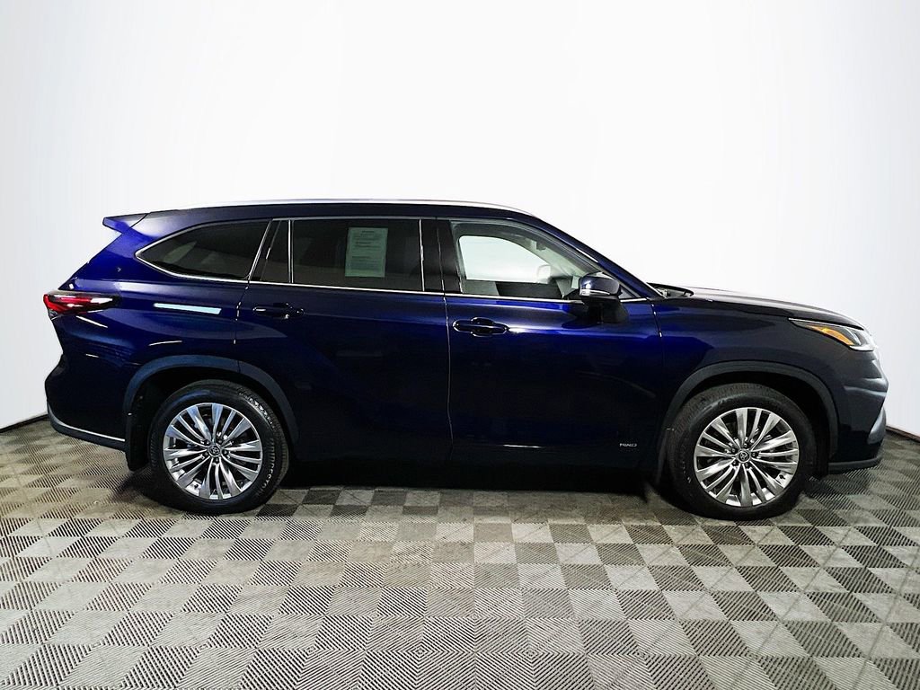 Certified 2026 Toyota Highlander Platinum image 9