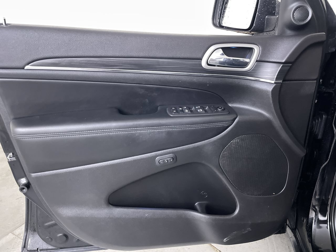 Used 2020 Jeep Grand Cherokee Limited AWD/4WD image 10