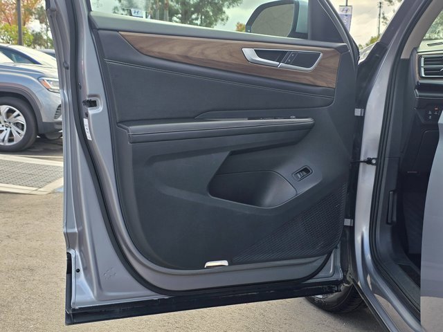 Used 2024 Volkswagen Atlas SE image 21